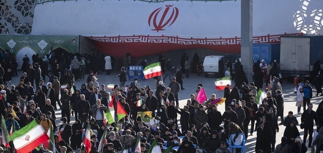 $1 Exchanges for 1.4 Million Rials! Iran’s Currency Collapse Ignites Nationwide Fury, Gunfights Erupt in Multiple Places Leaving 7 Dead