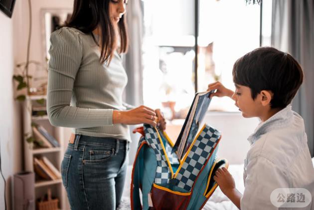 Keep backpacks light for on-the-move kids..jpg