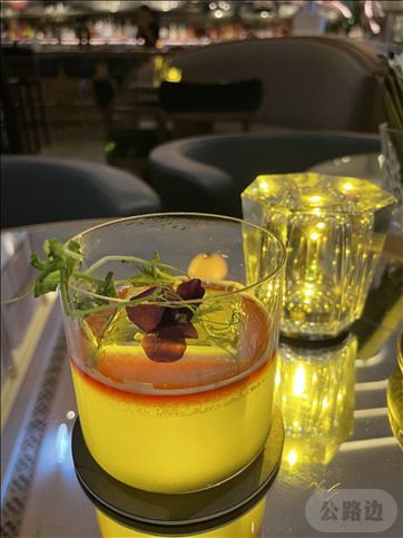 香港时尚酒吧与居酒屋美食 (12).png