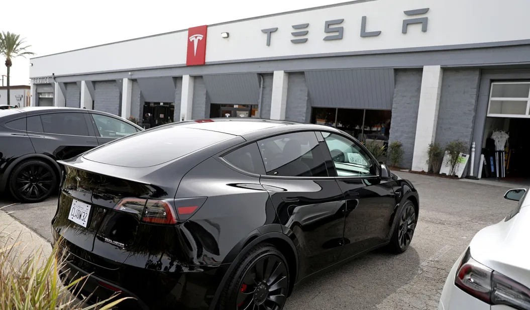 Tesla is redesigning its door handles following safety probe, Bloomberg investigation.jpeg