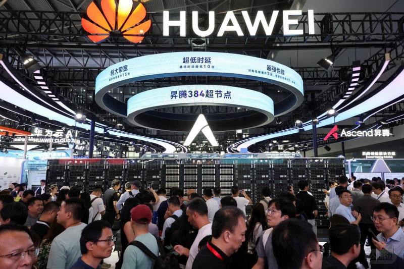 2025-09-19T112932Z1412952217RC27UFALFHW3RTRMADP3DEEPSEEK-CHINA-HUAWEI_2.jpg