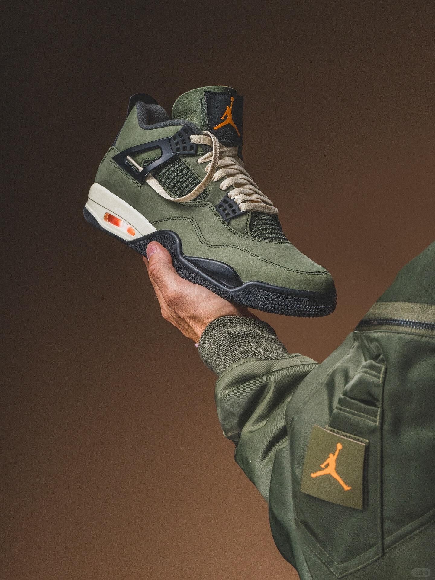 Air jordan 4 x undefeated (1).jpg