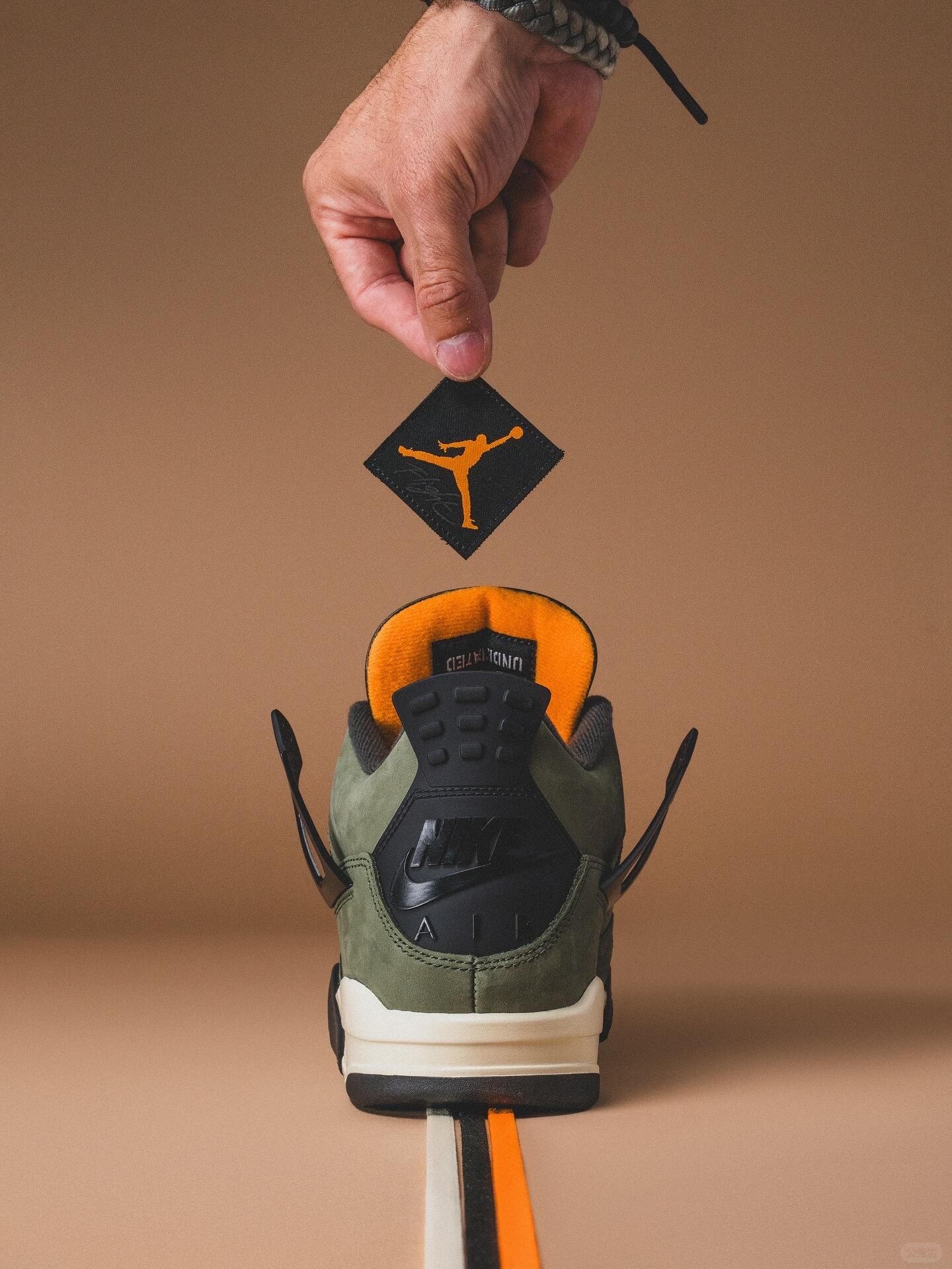 Air jordan 4 x undefeated (2).jpg