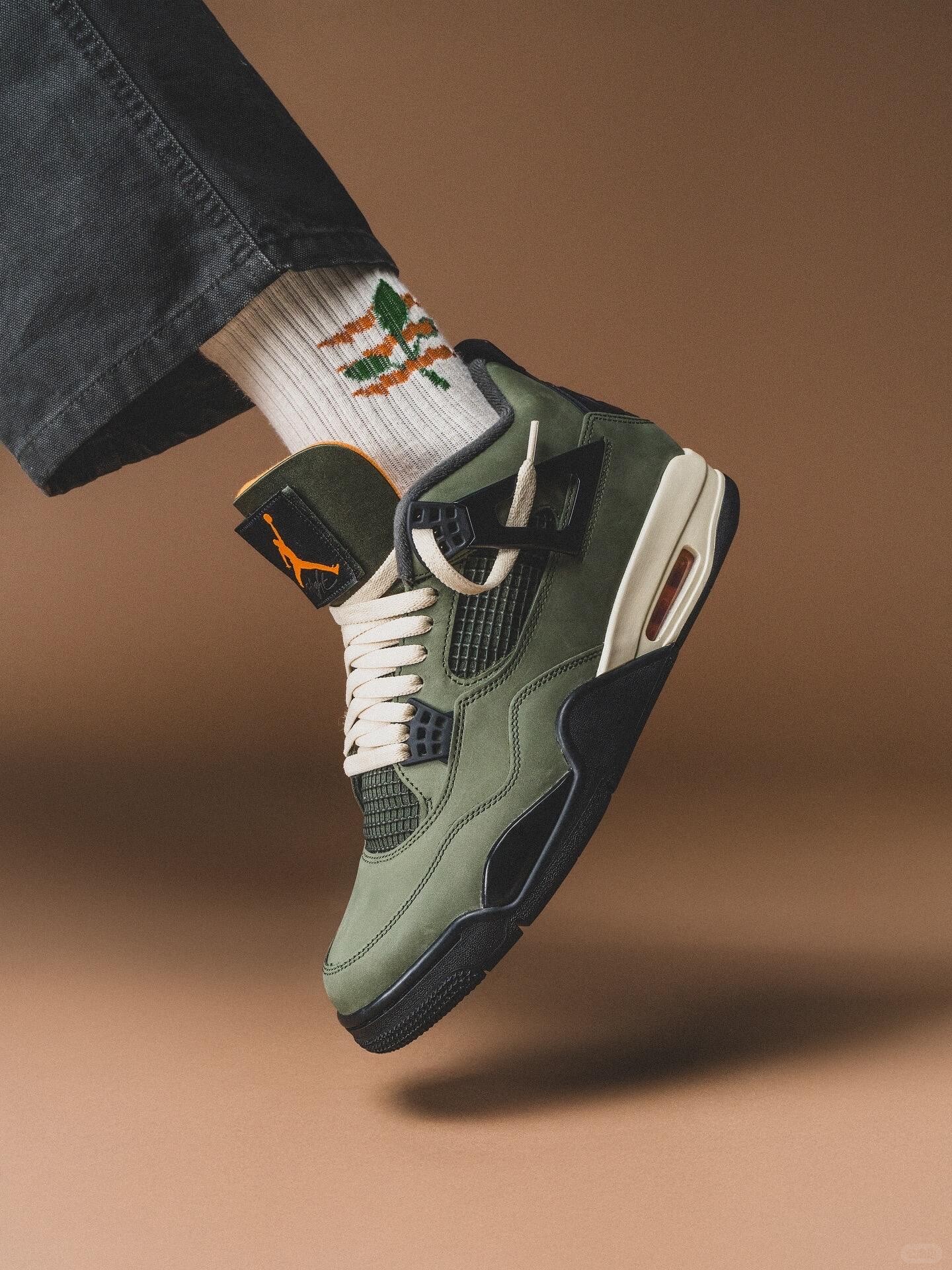 Air jordan 4 x undefeated (5).jpg