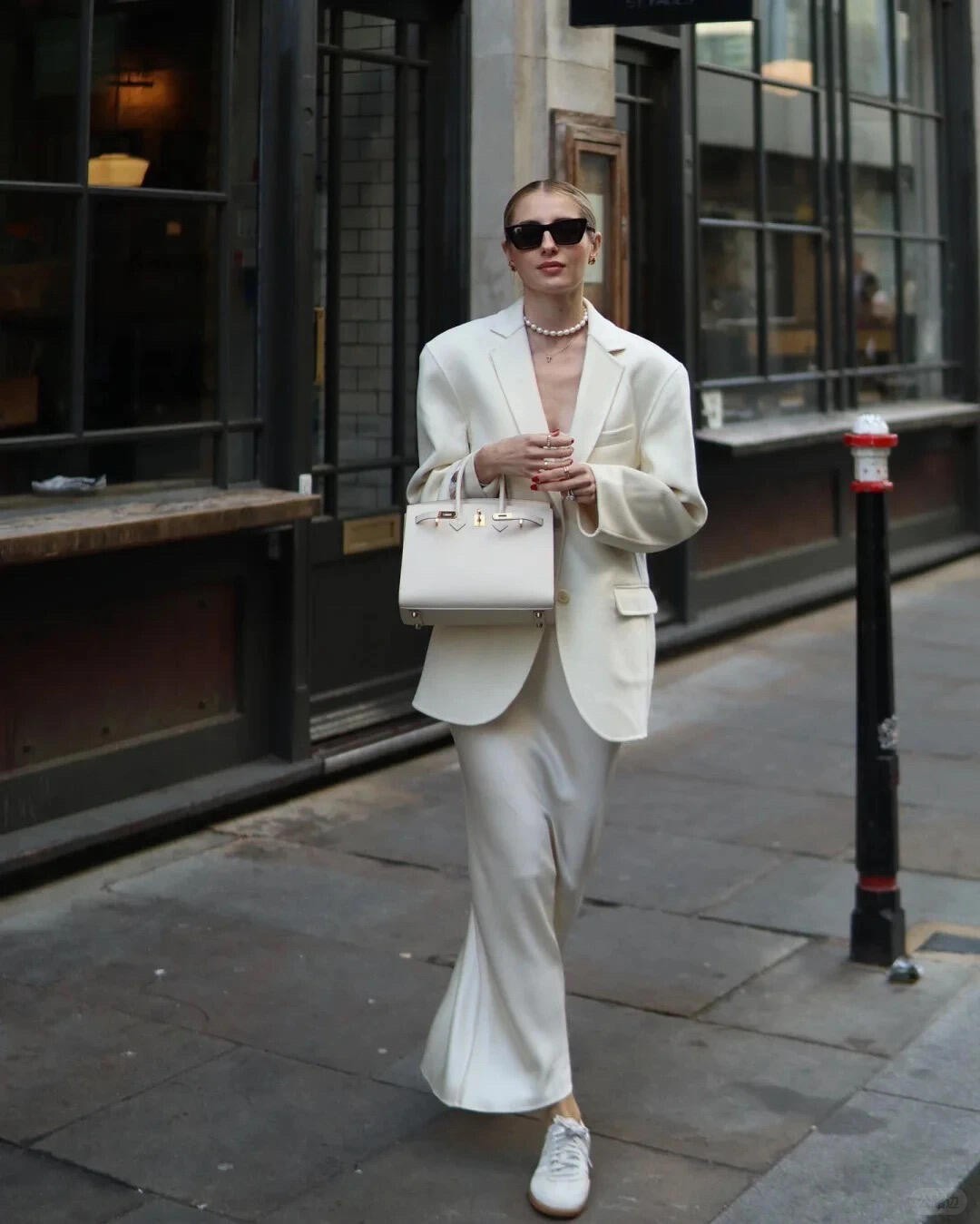 London fashion blogger Valerie.kei exudes a sense of luxury and fashionable fash.jpg