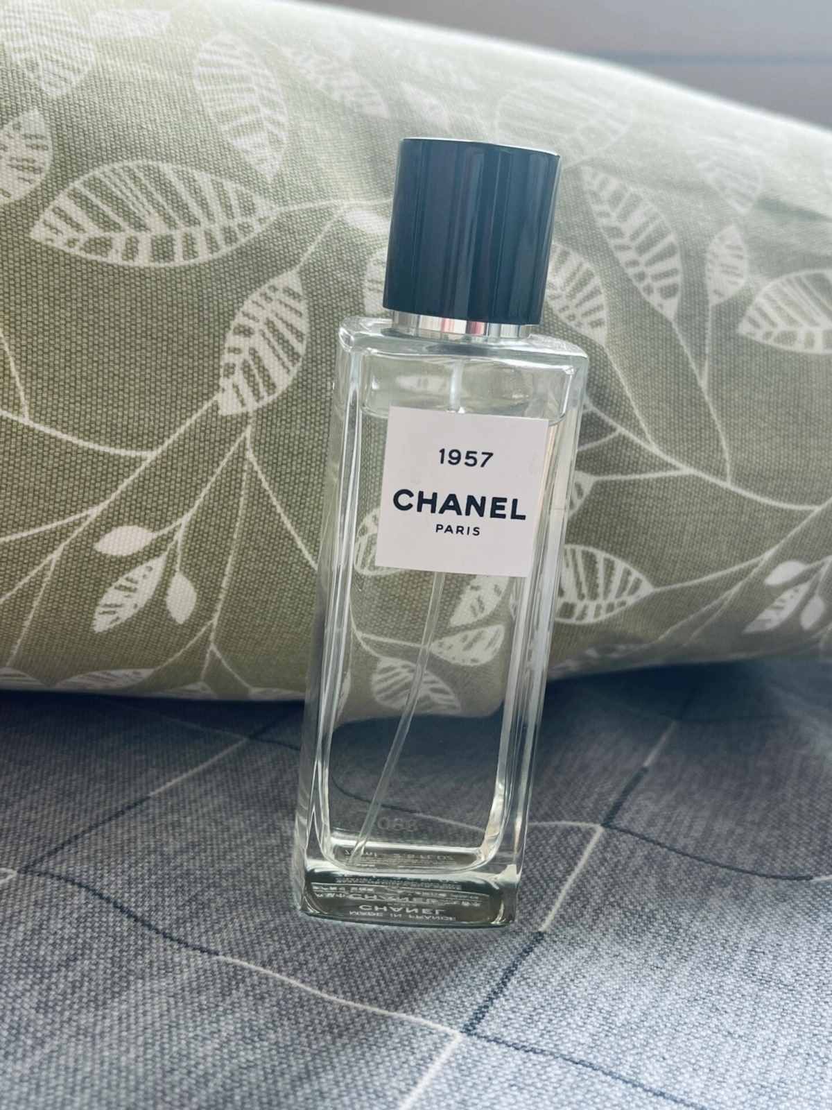 Eight bottles of famous perfume that have not been used up yet (2).jpg
