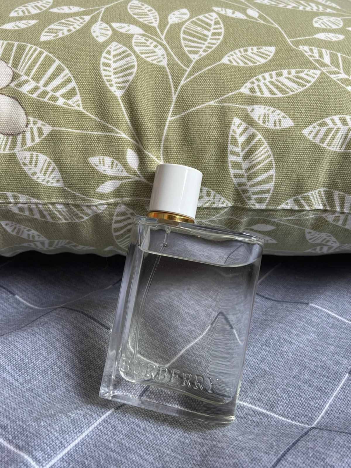 Eight bottles of famous perfume that have not been used up yet (4).jpg