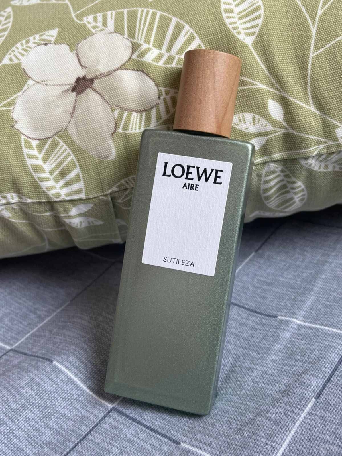 Eight bottles of famous perfume that have not been used up yet (6).jpg