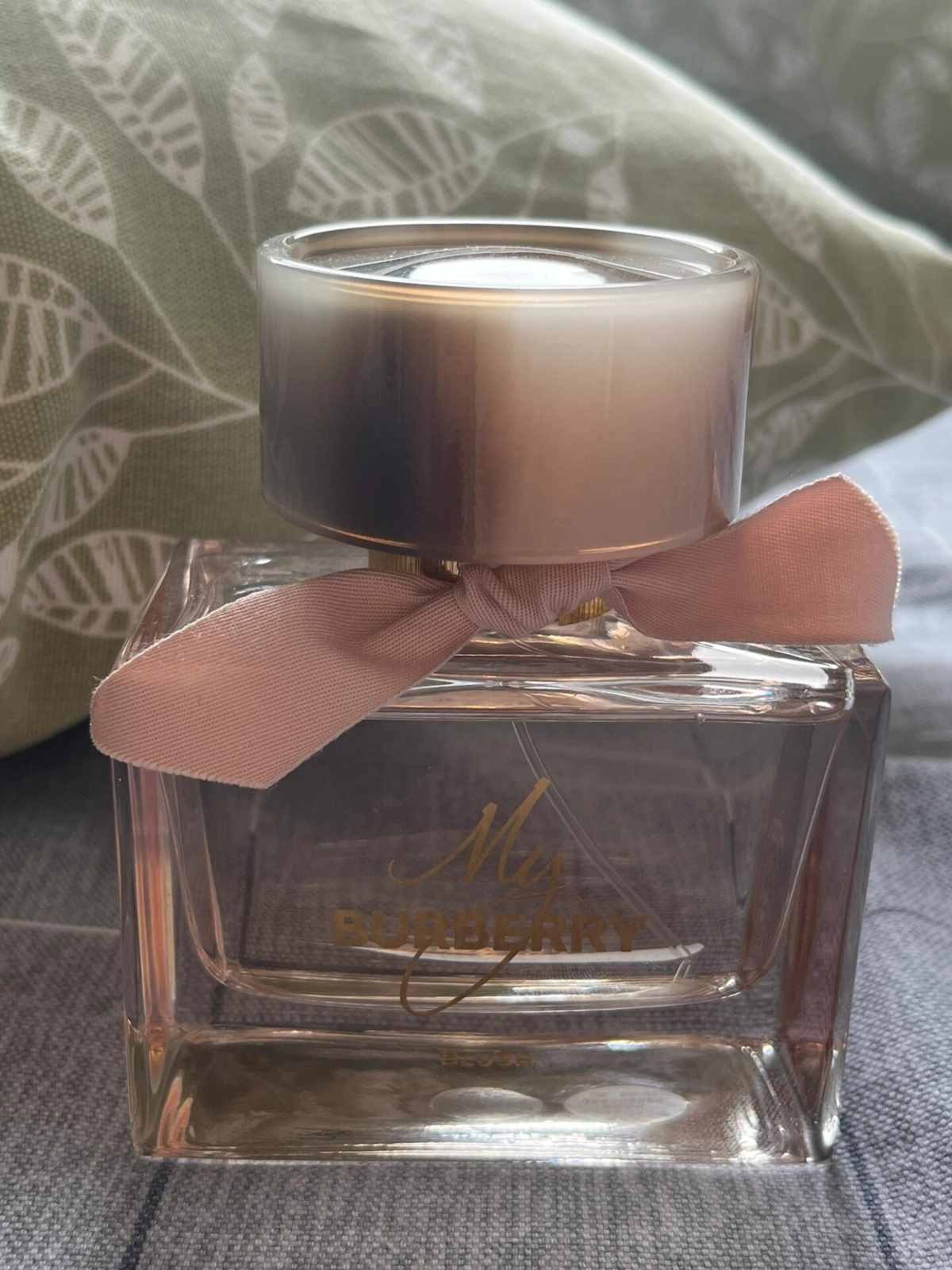 Eight bottles of famous perfume that have not been used up yet (8).jpg