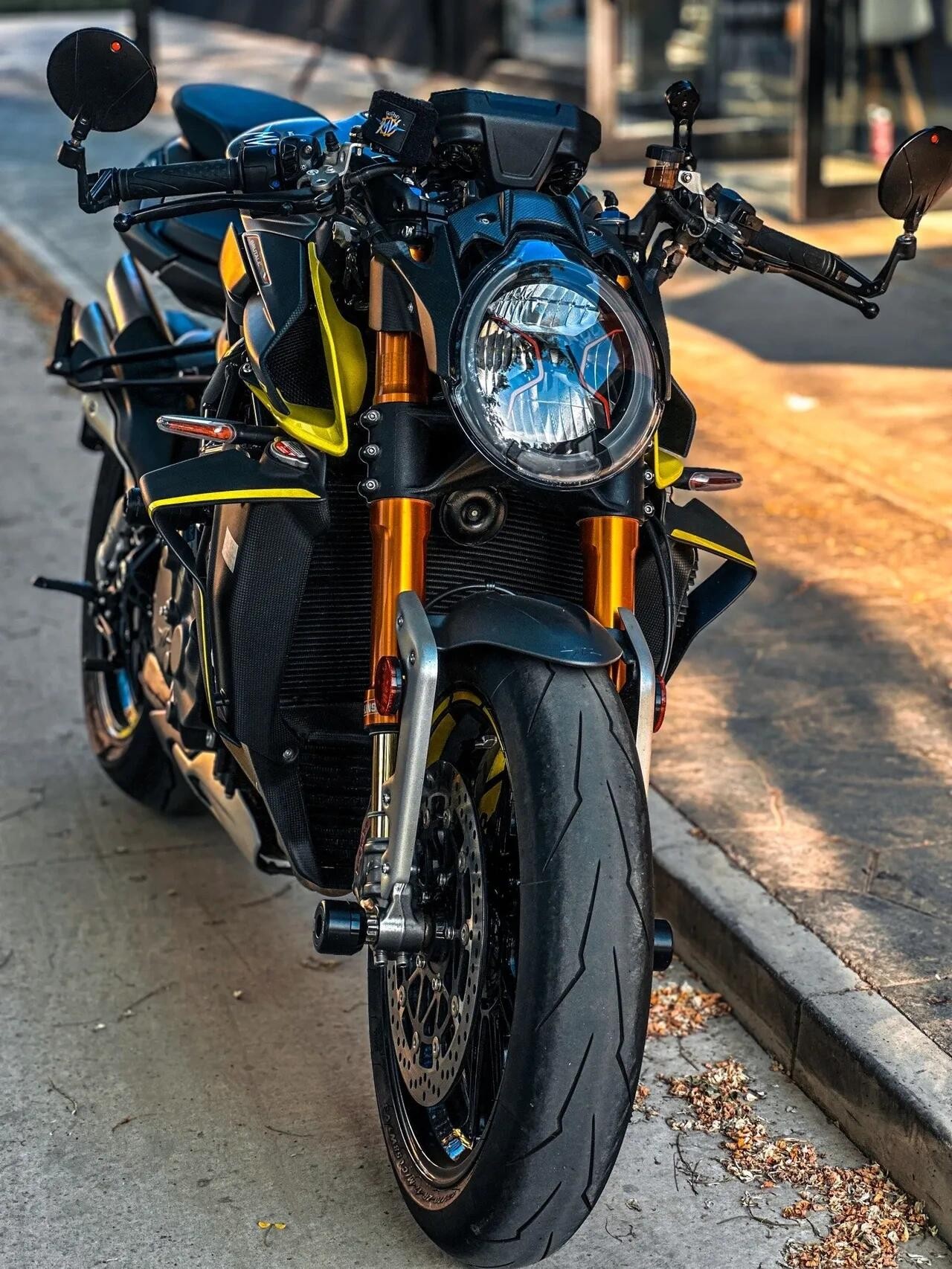 Augusta Brutale 1000 thug messenger heavy motorcycle (5).jpg
