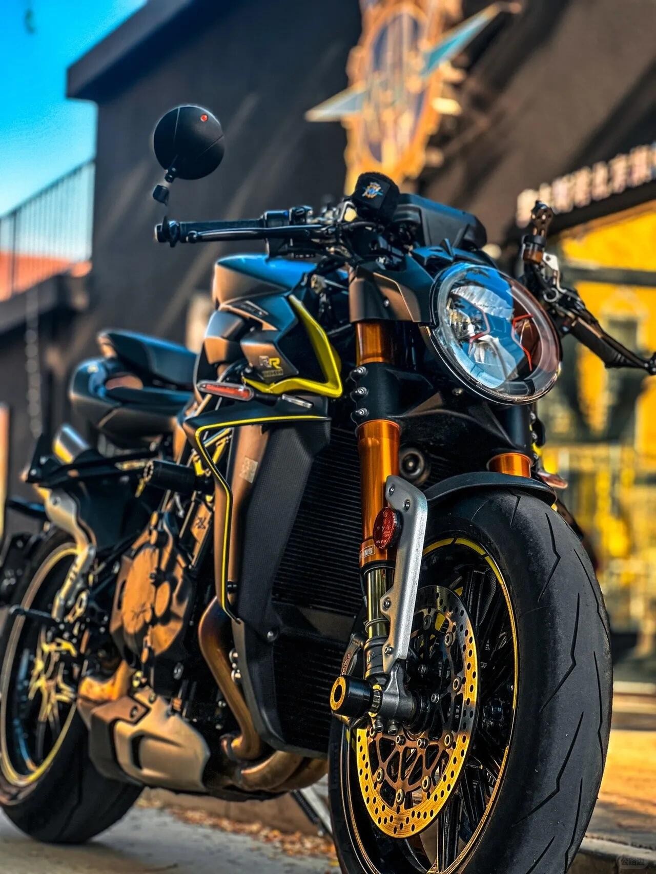 Augusta Brutale 1000 thug messenger heavy motorcycle (4).jpg