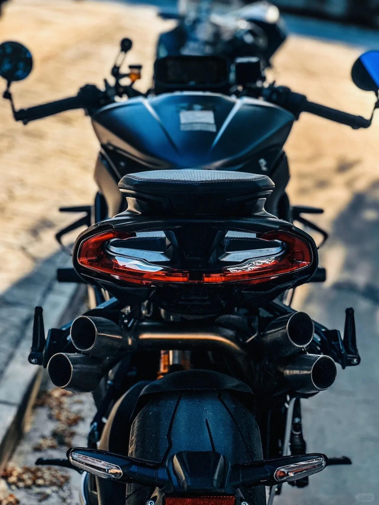 Augusta Brutale 1000 thug messenger heavy motorcycle (6).jpg