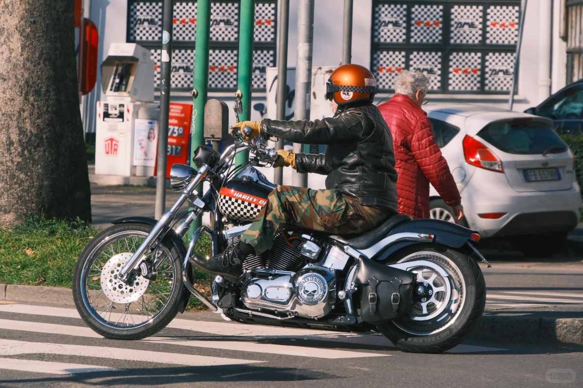 Harley motorcycles in Europe (3).jpg