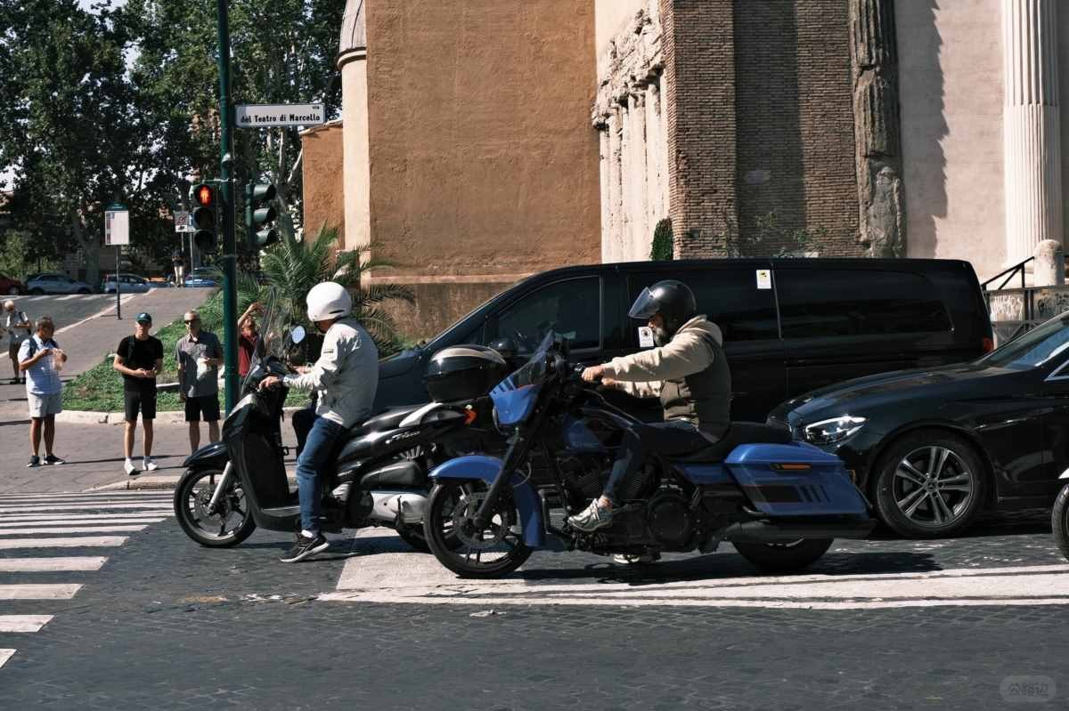 Harley motorcycles in Europe (10).jpg