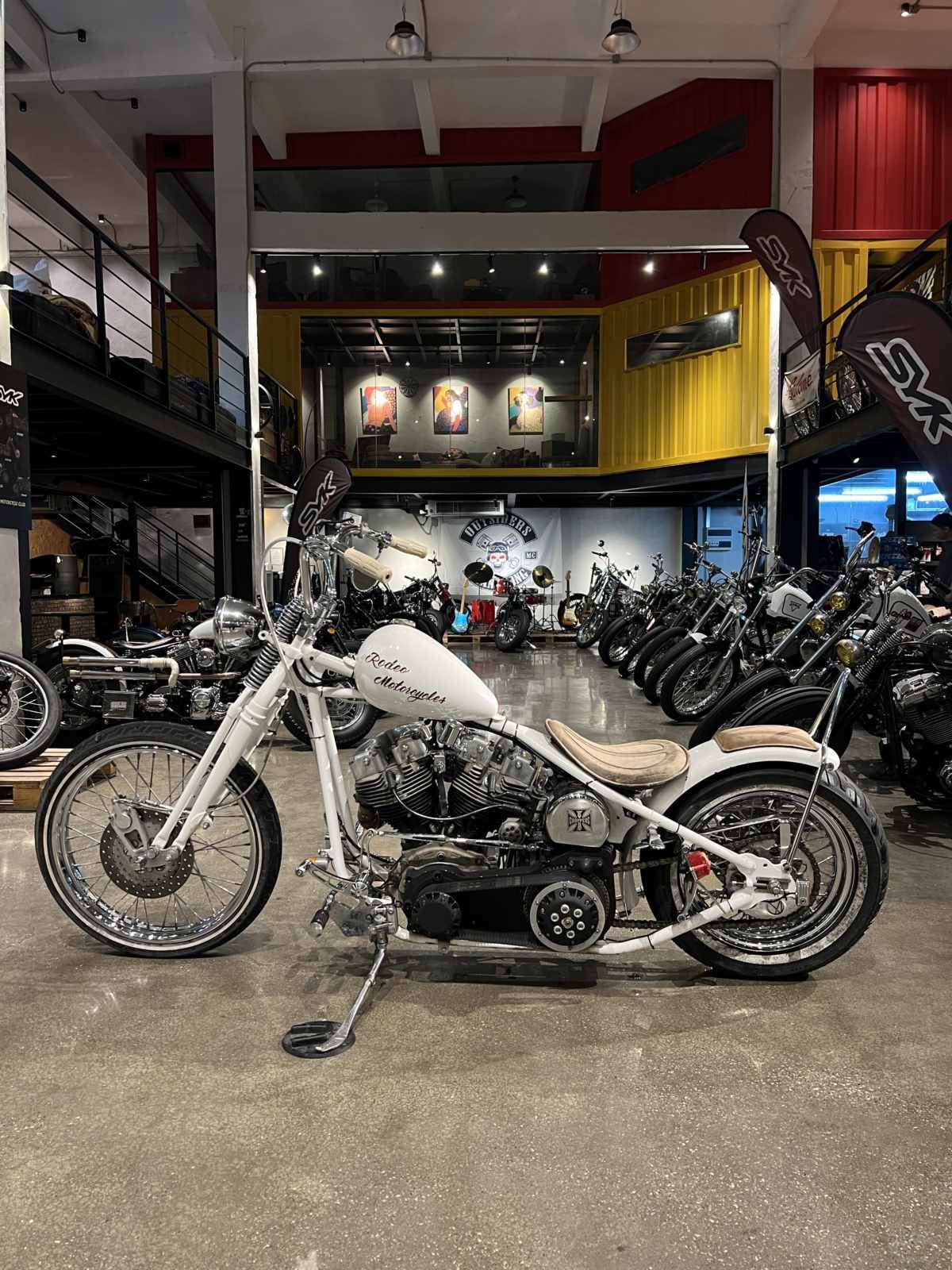 Harley shovel chopper motorcycle (1).jpg