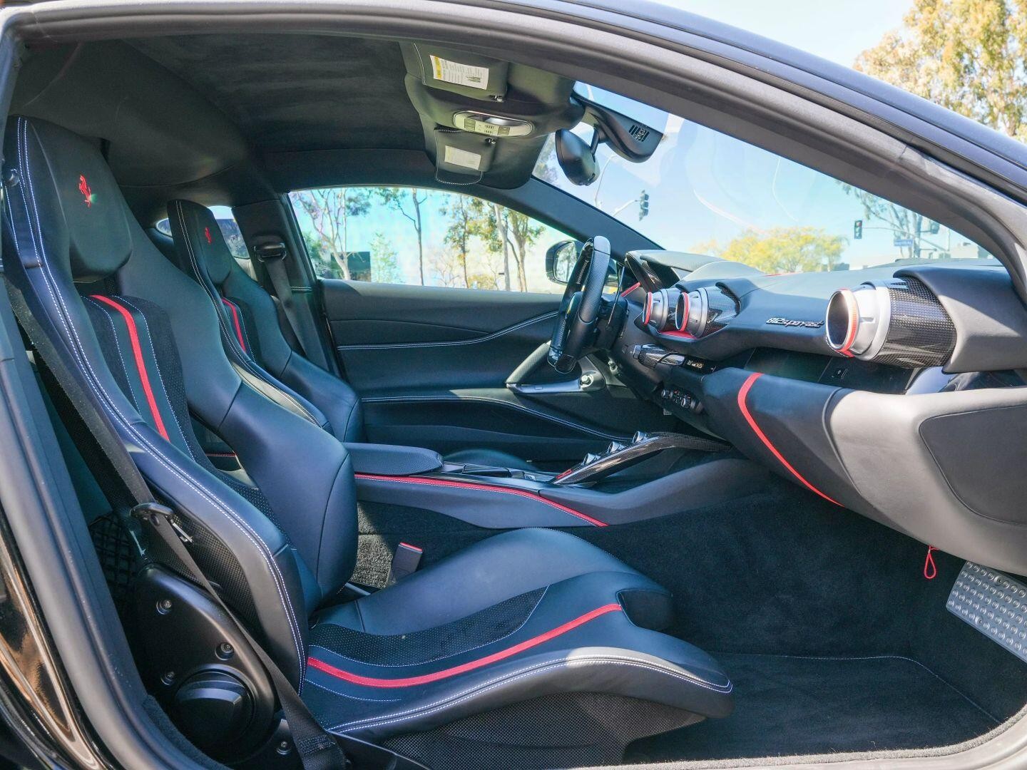 Ferrari 812 (10).jpg