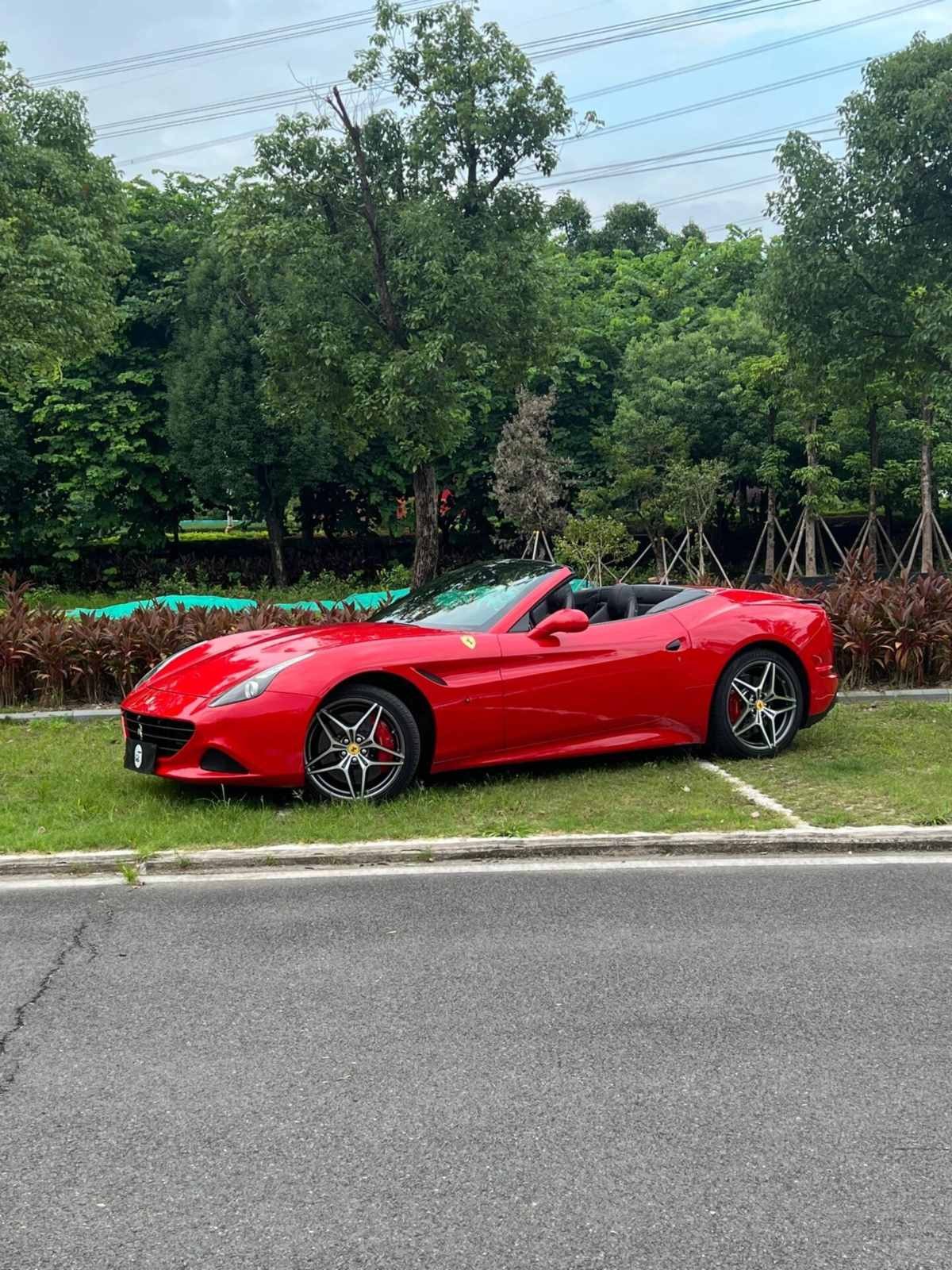 Ferrari California T (1).jpg