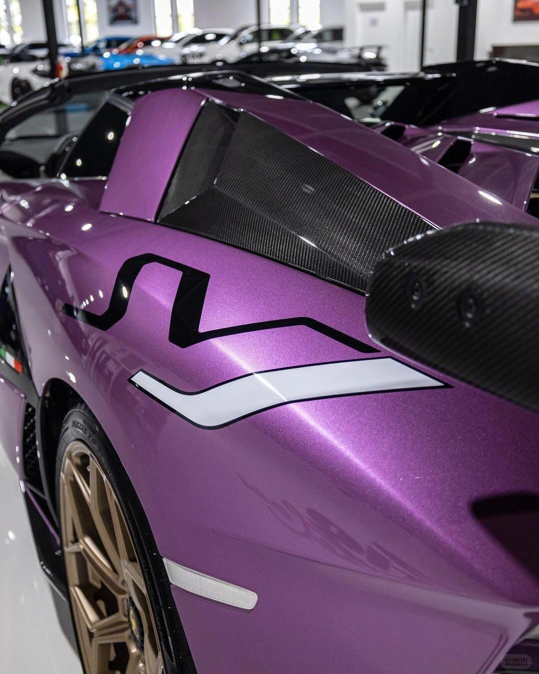 Lamborghini Aventador SVJ Roadster (7).jpg