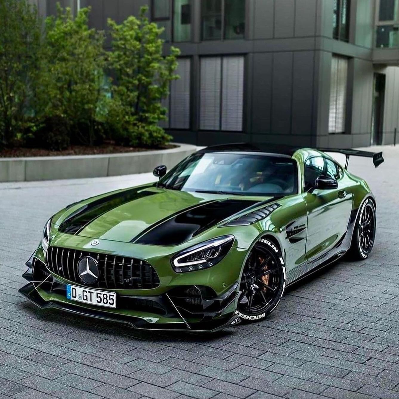 Mercedes-Benz (1).jpg