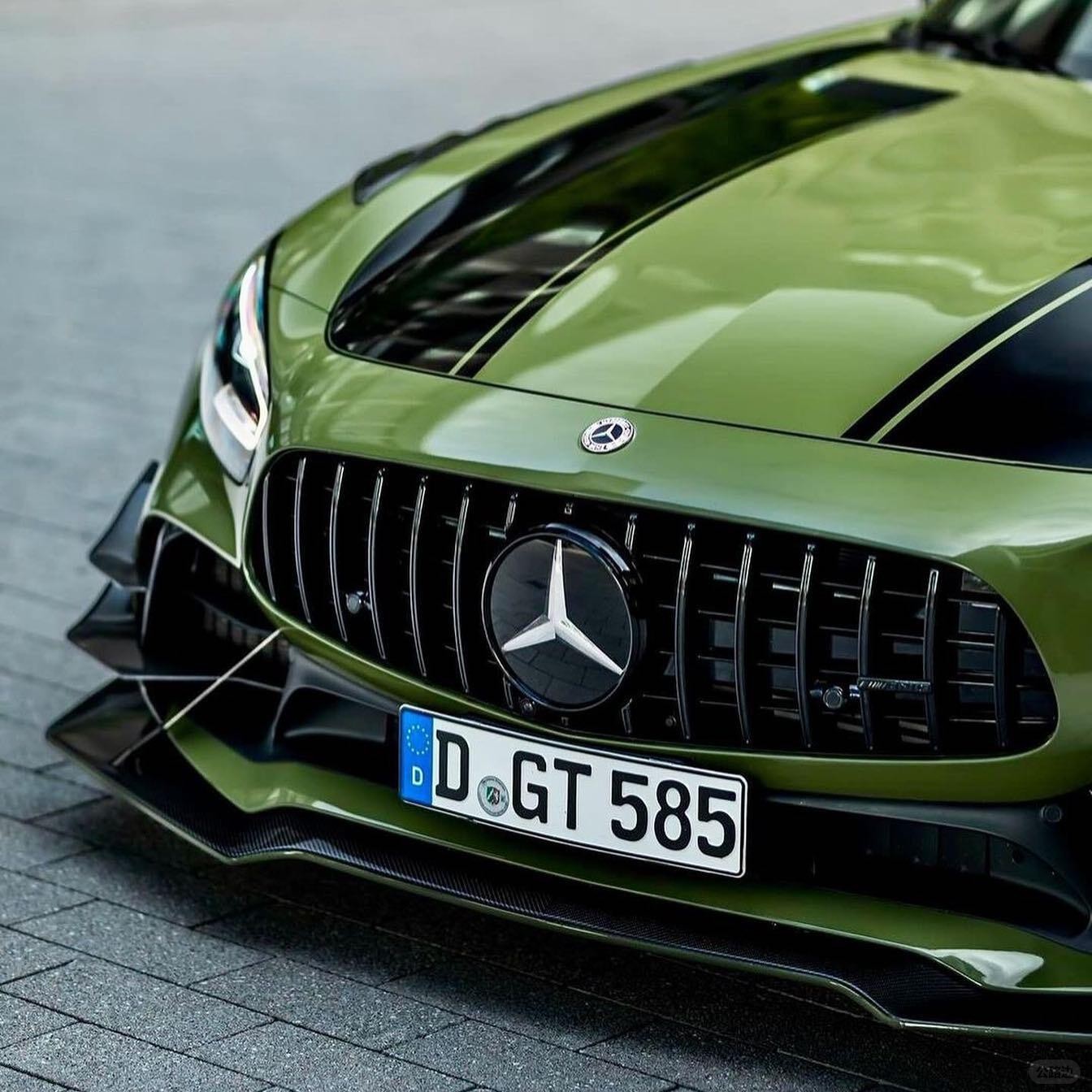 Mercedes-Benz (2).jpg