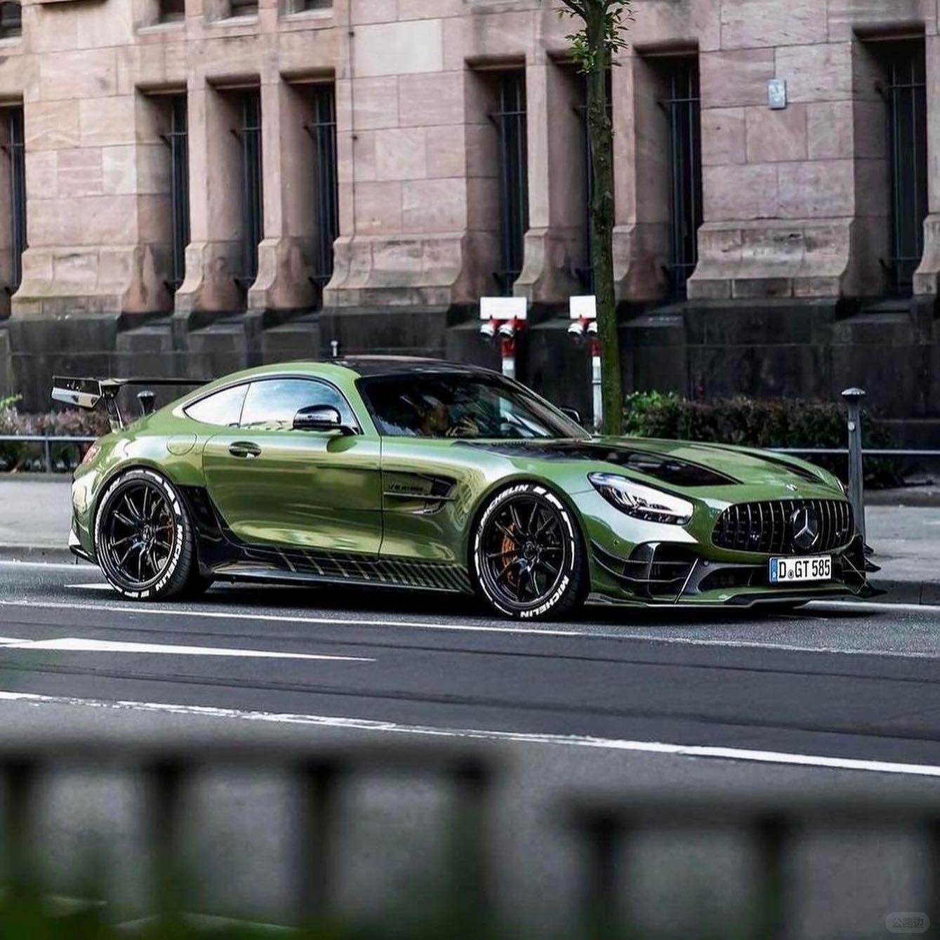 Mercedes-Benz (8).jpg
