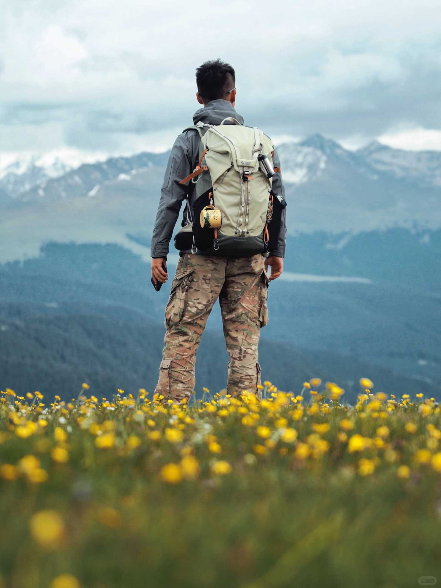 Outdoor photography bag for people (2).jpg