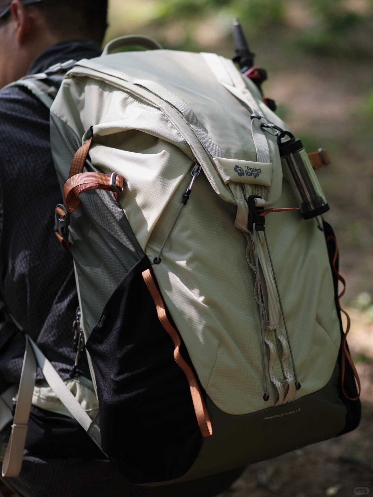 Outdoor photography bag for people (7).jpg