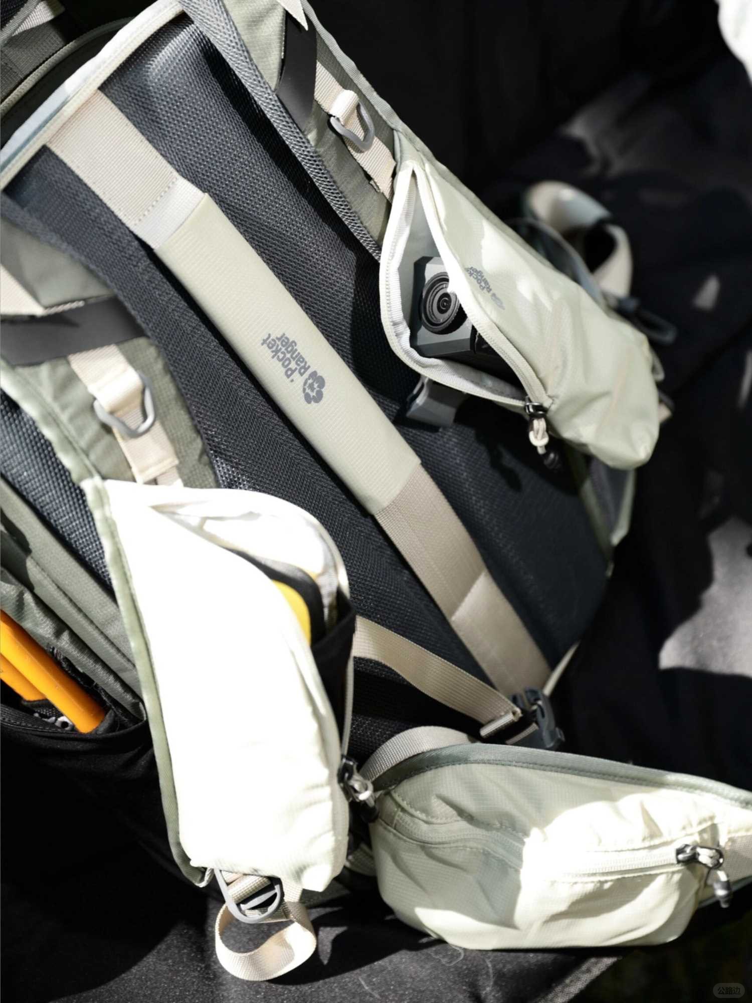 Outdoor photography bag for people (8).jpg