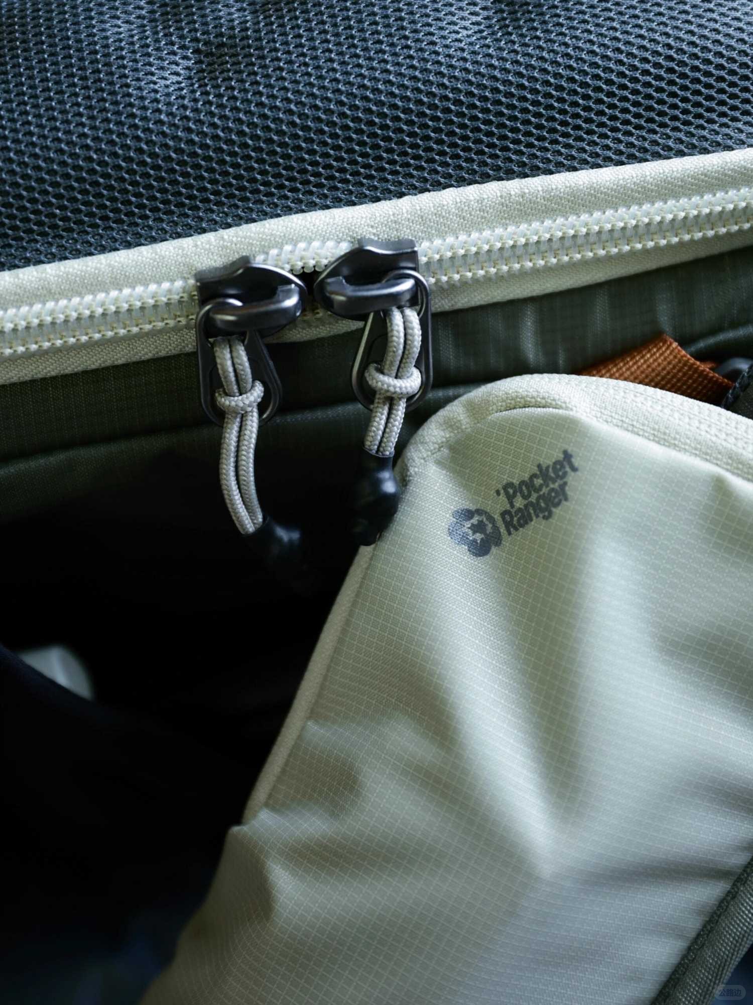 Outdoor photography bag for people (13).jpg