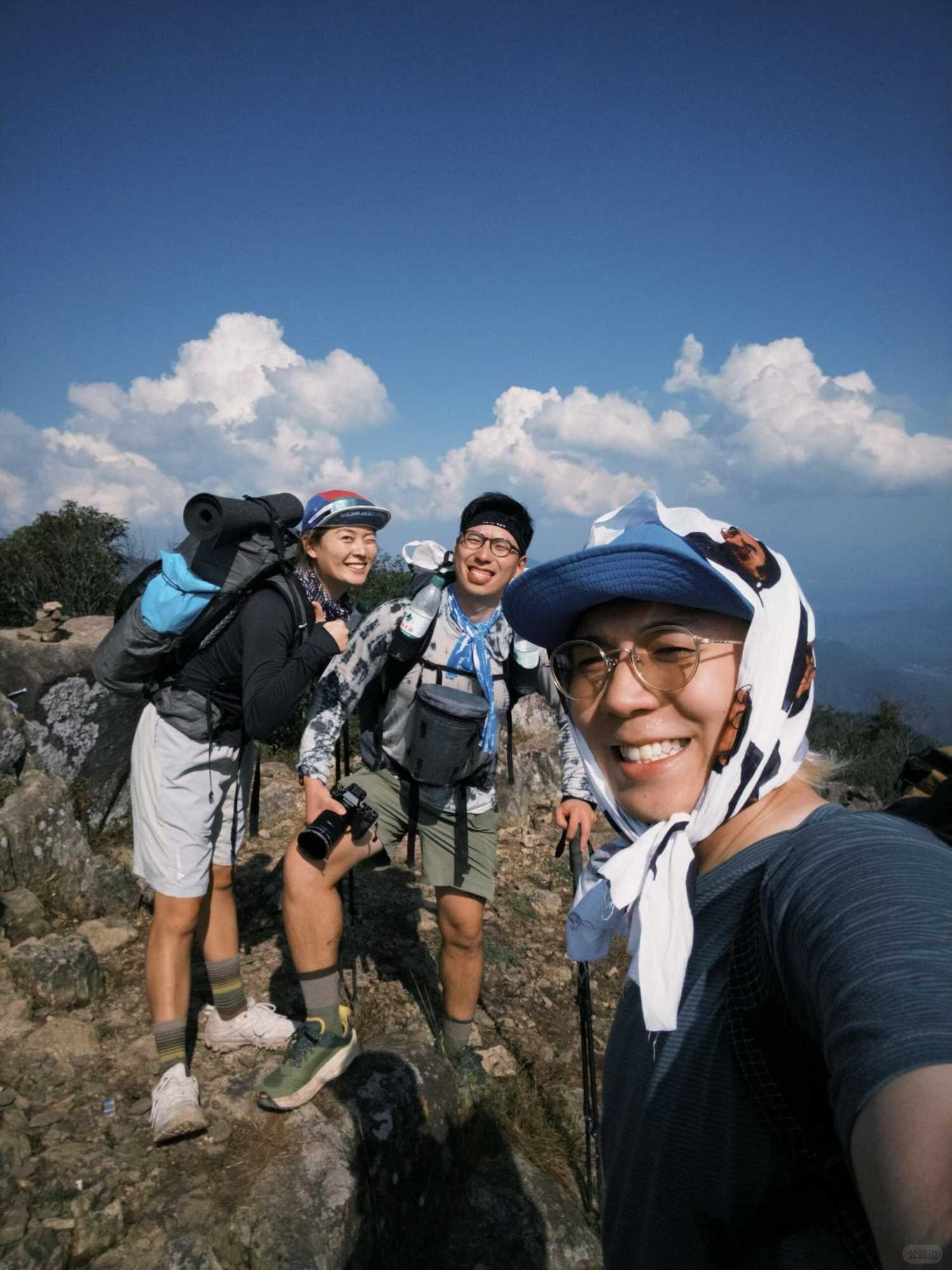 Take Hong Kong beauties to climb Mount Dragon King (3).jpg