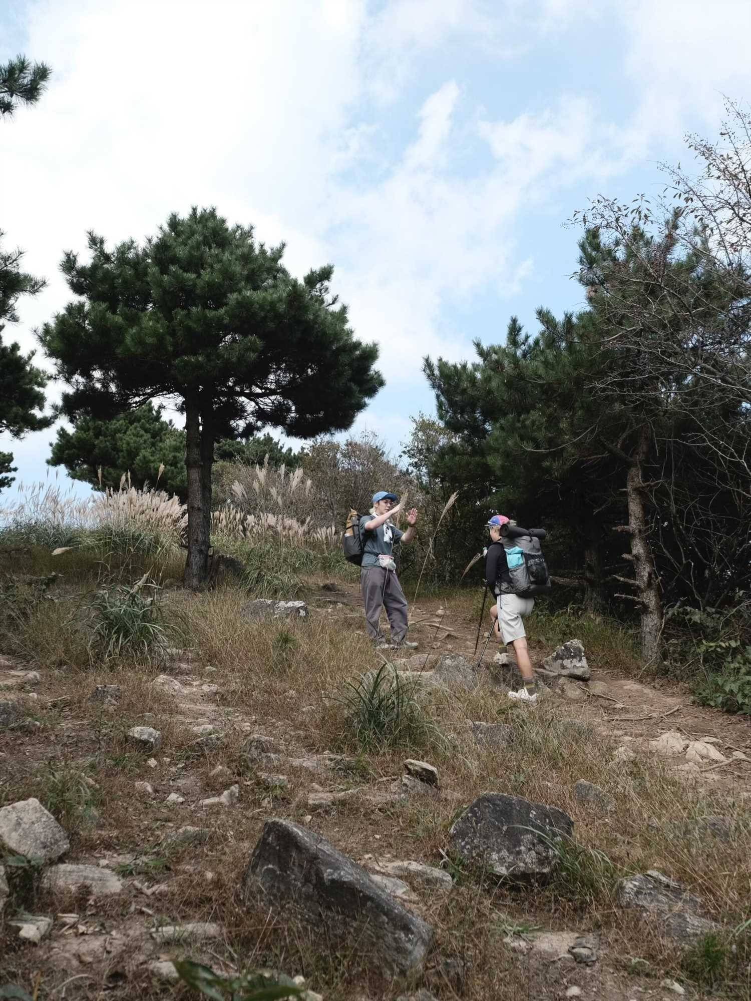 Take Hong Kong beauties to climb Mount Dragon King (4).jpg