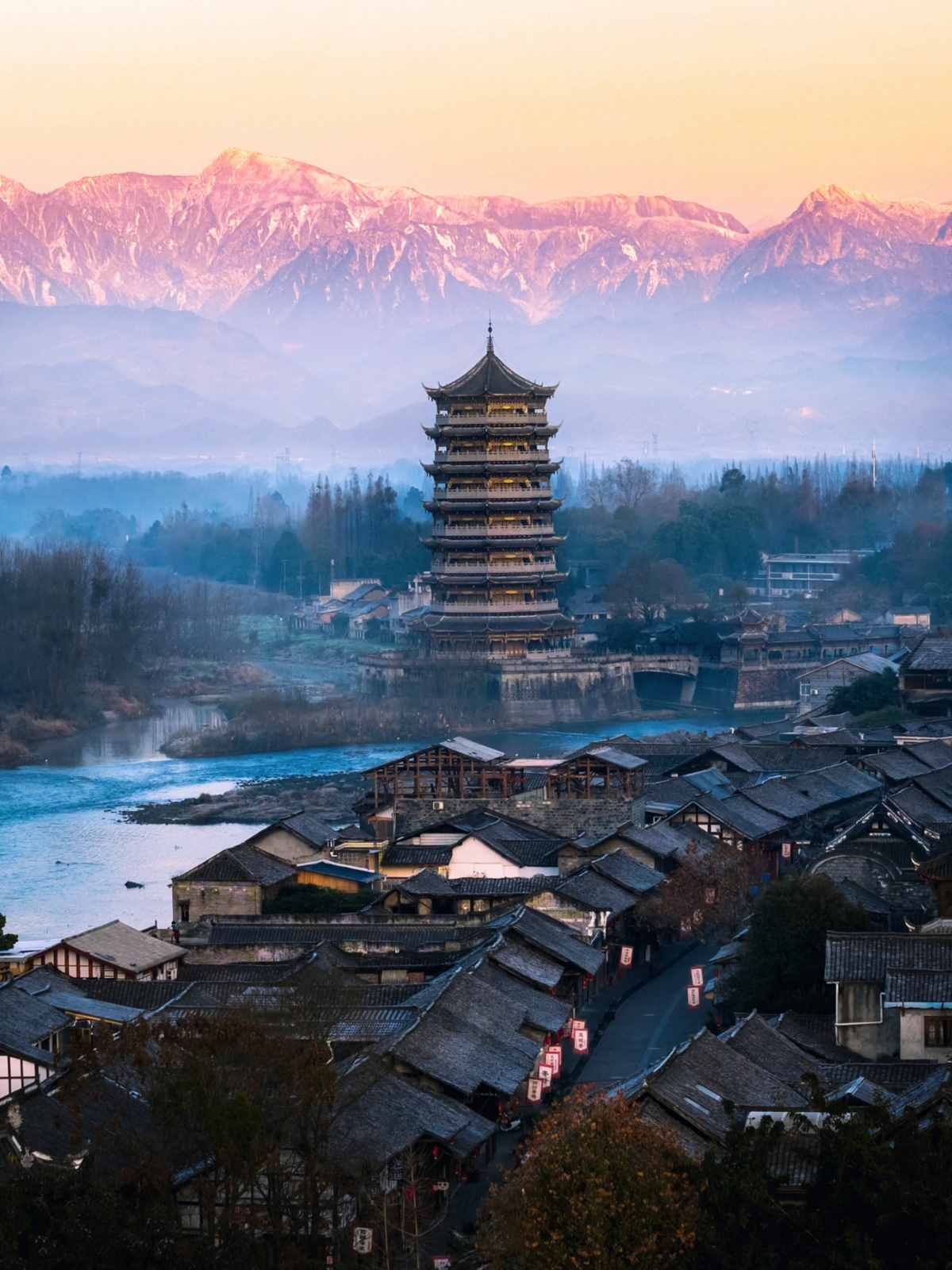 Within an hour around Chengdu, I was amazed by the millennium old town under the (2).jpg