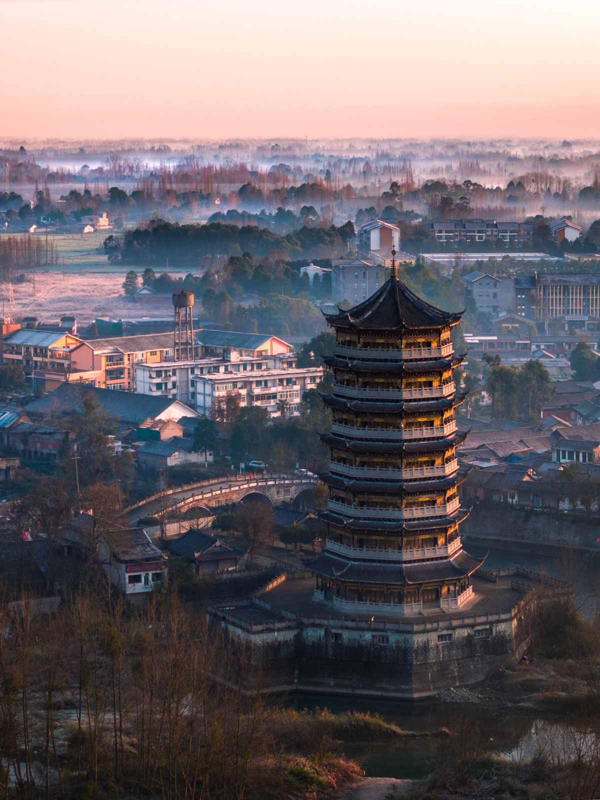 Within an hour around Chengdu, I was amazed by the millennium old town under the (9).jpg