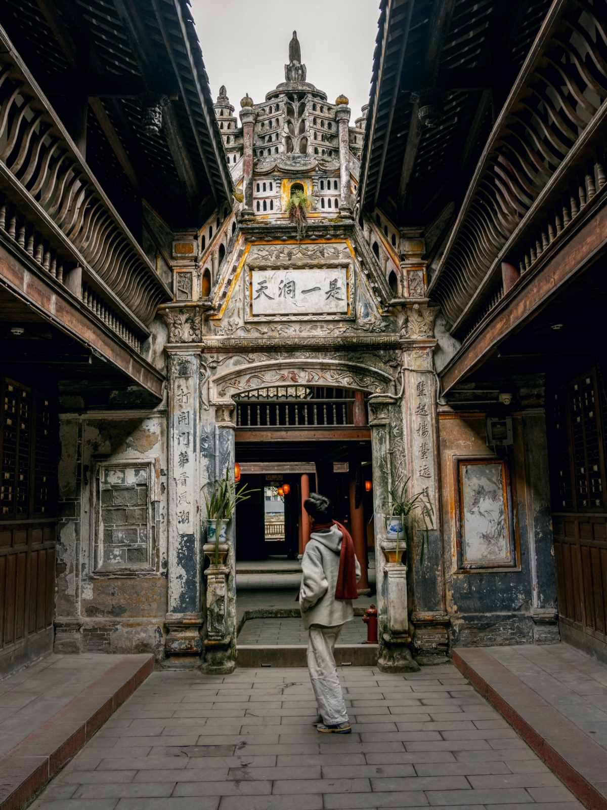 Within an hour around Chengdu, I was amazed by the millennium old town under the (15).jpg