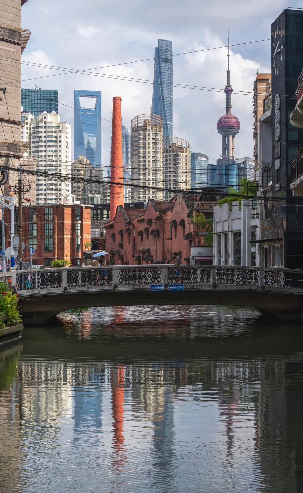 The photos I took during my trip to China show that 'looking down is the co.jpg