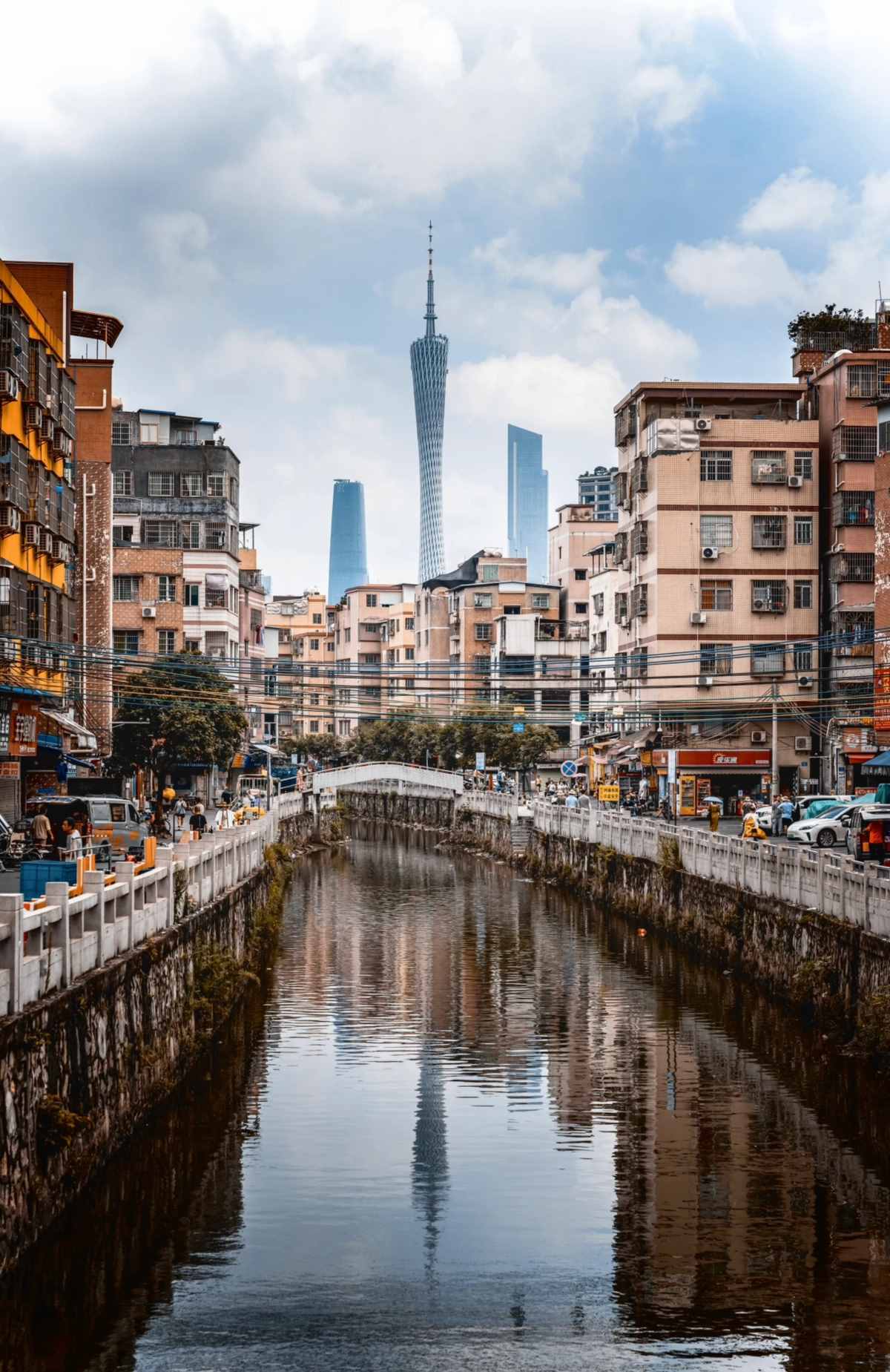 The photos I took during my trip to China show that 'looking down is the co.jpg