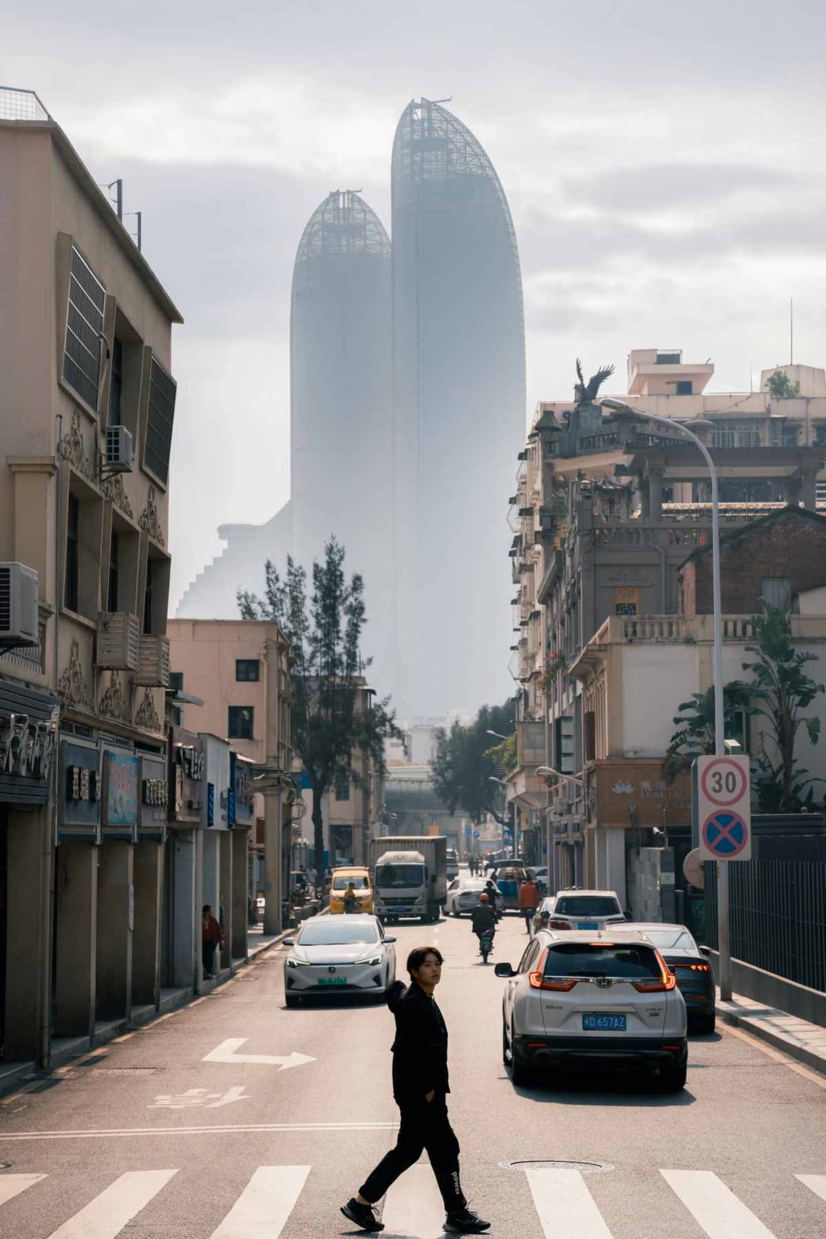 The photos I took during my trip to China show that 'looking down is the co.jpg