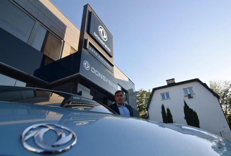 被电动车抢去半壁江山 中国燃油车涌向海外.jpg