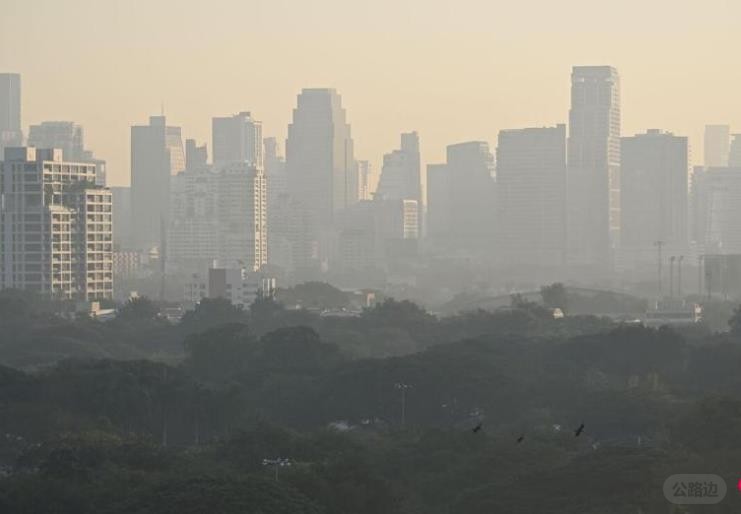 泰国曼谷空气污染加剧 全市PM2.5浓度超标.jpg