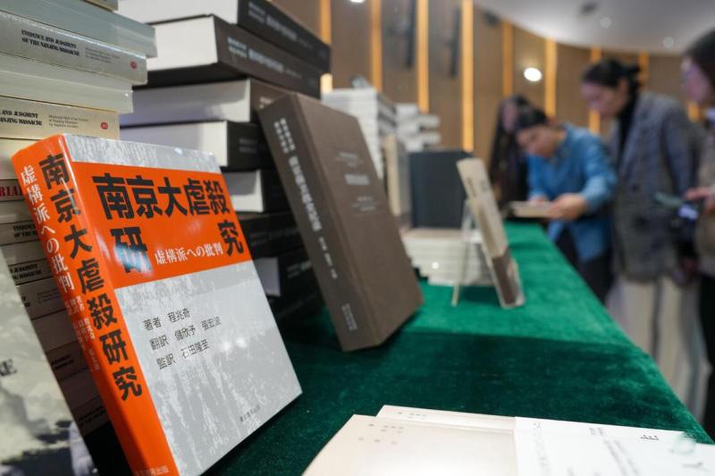 中日争端持续发酵 日本驻华使馆在南京大屠杀公祭日前发安全警示.jpg