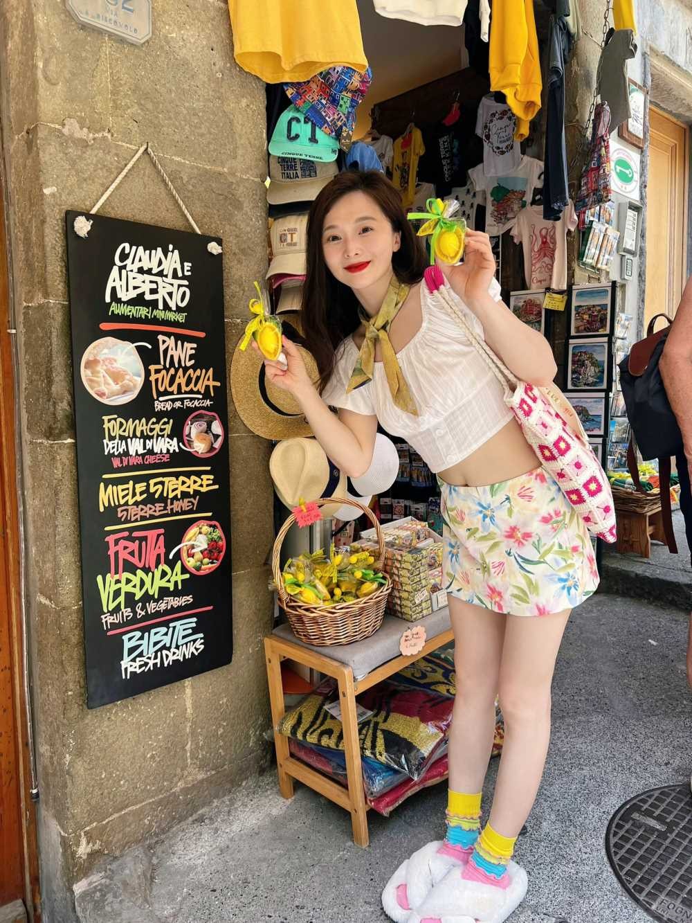 Cinque Terre is a collective term for five cliff fishing villages located on the.jpg