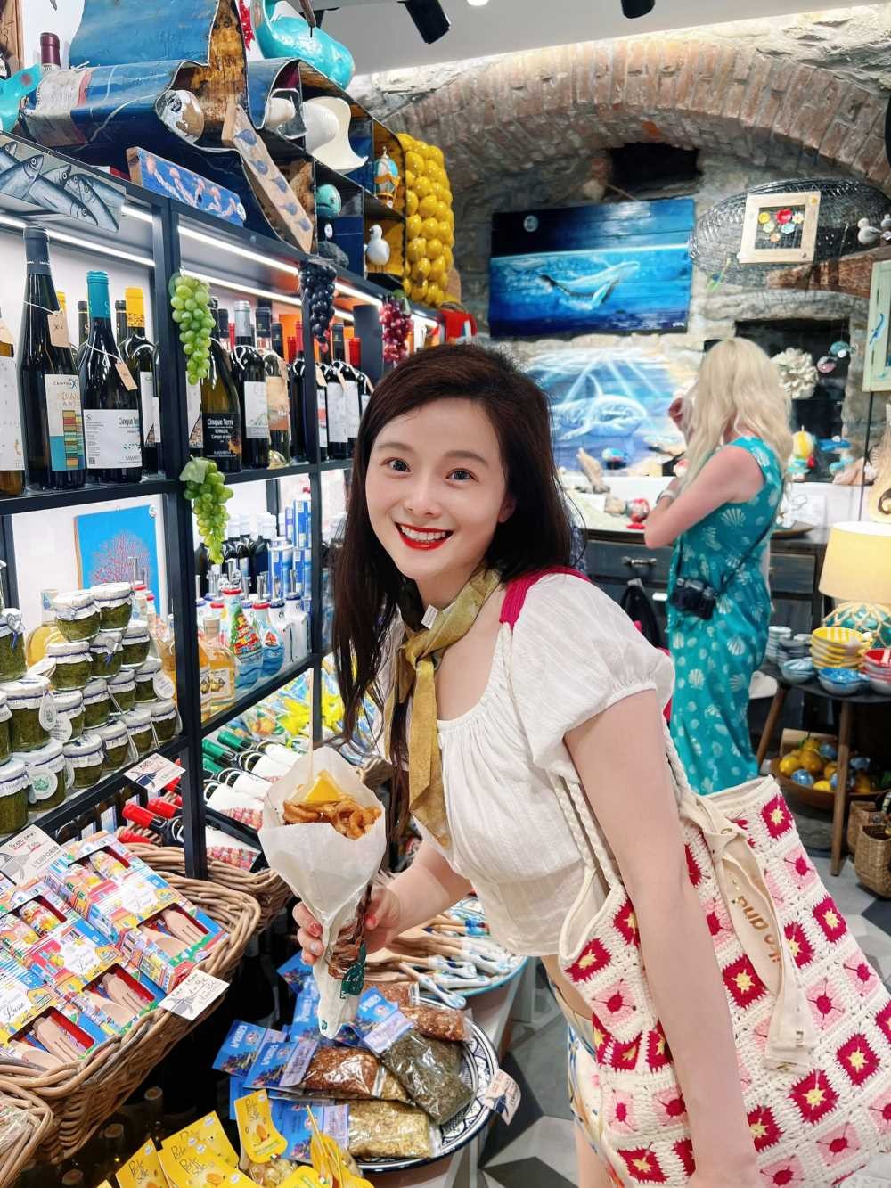 Cinque Terre is a collective term for five cliff fishing villages located on the.jpg