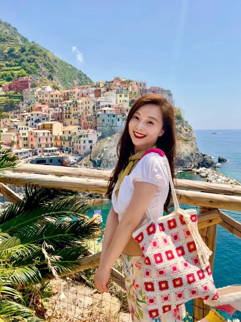 Cinque Terre is a collective term for five cliff fishing villages located on the.jpg