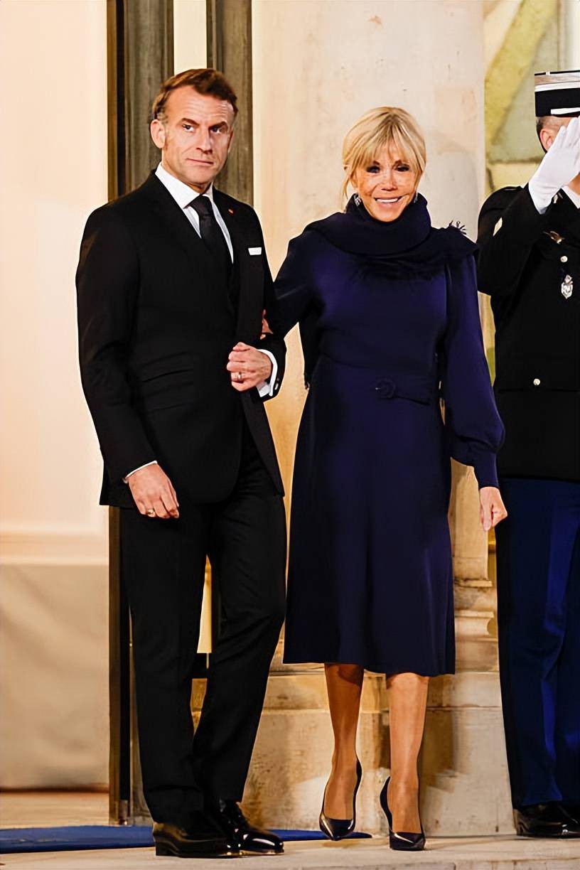 Brigitte welcomes the Croatian Prime Minister and his wife! Wearing a blue dress.jpeg