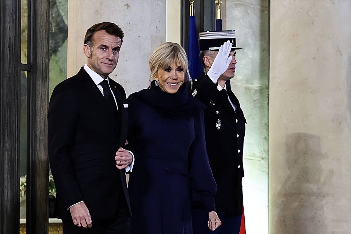 Brigitte welcomes the Croatian Prime Minister and his wife! Wearing a blue dress.jpeg