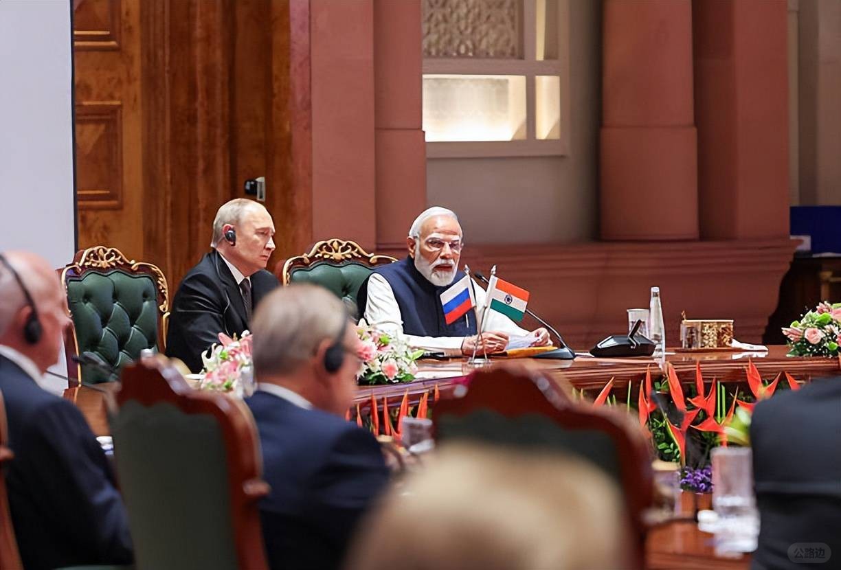 Modi holds a grand state banquet for Putin! Looking so rich, Putin still has a s.jpeg