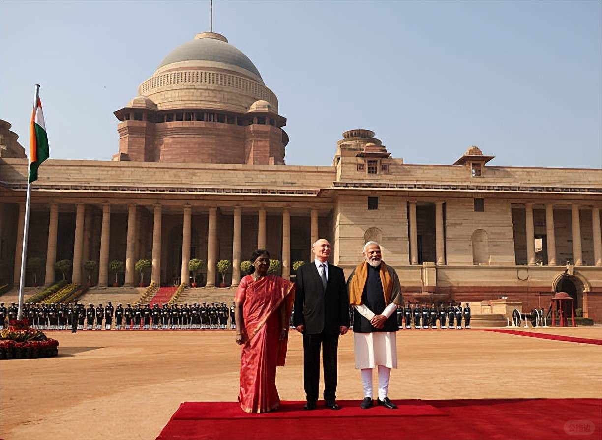 Modi holds a grand state banquet for Putin! Looking so rich, Putin still has a s.jpeg