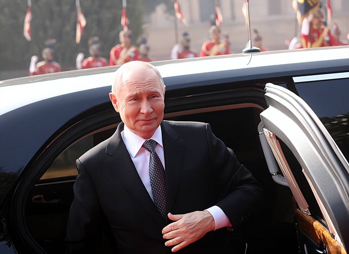 Modi holds a grand state banquet for Putin! Looking so rich, Putin still has a s.jpeg
