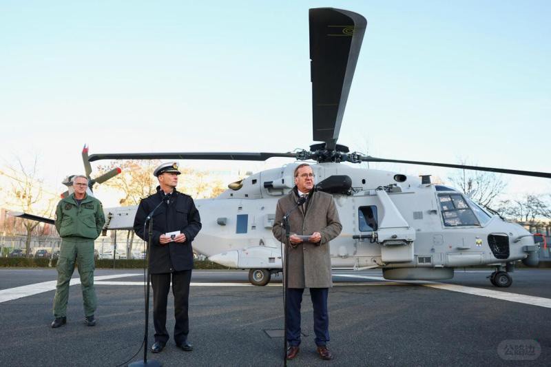 德国接收首架“海虎”反潜直升机 海上作战能力迈入新时代.jpg