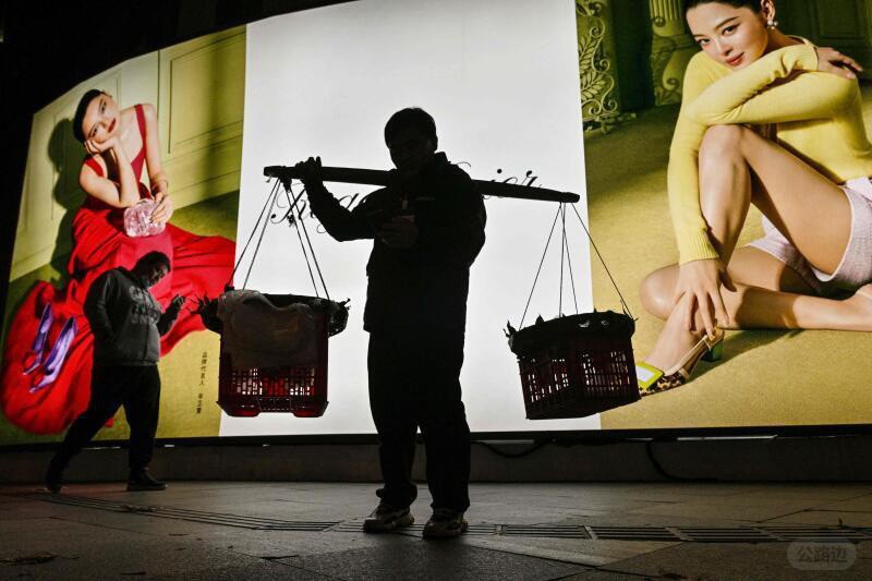 从涨薪到信用修复 中国卯足全力促消费？.jpg